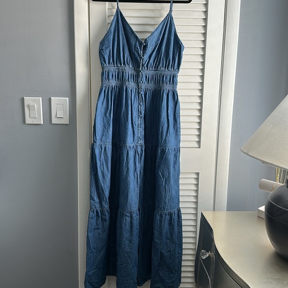 Gap Denim Tiered Maxi Dress Large Chambray - Picture 2 of 4